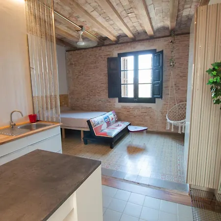 Classic Plaza Real Apartment