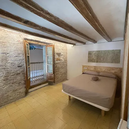 Classic Plaza Real Apartment