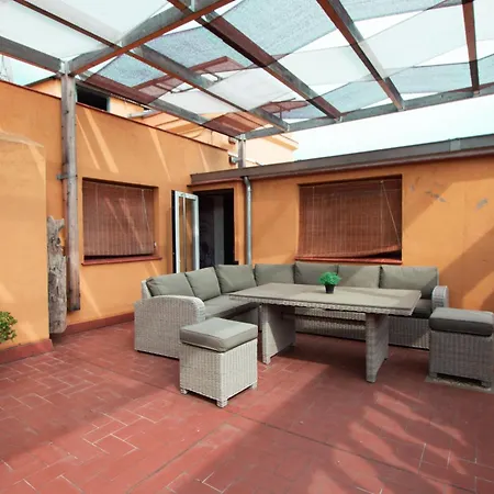 Classic Plaza Real Apartment